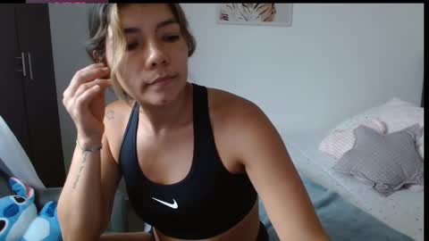 Snapshot of priscila_black chatting on September 15, 7:03 pm Marcela online show from September 15, 7:03 pm