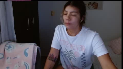 Snapshot of priscila_black chatting on September 28, 7:08 pm Marcela online show from September 28, 7:08 pm