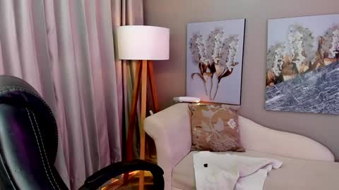 Priya Rose online show from December 17, 6:31 pm