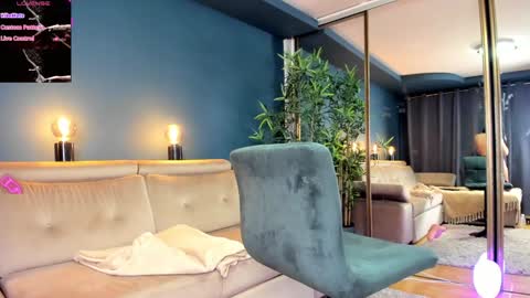 Snapshot of project_raven chatting on January 24, 12:42 am Raven but you can call me sweetie or honey too online show from January 24, 12:42 am