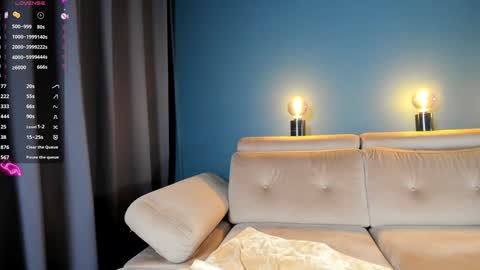 Snapshot of project_raven chatting on January 24, 6:56 pm Raven but you can call me sweetie or honey too online show from January 24, 6:56 pm