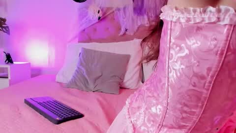 Snapshot of prretty_moon_ chatting on October 31, 1:34 pm Pretty Moon online show from October 31, 1:34 pm