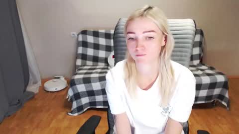 Polly online show from December 1, 1:27 pm