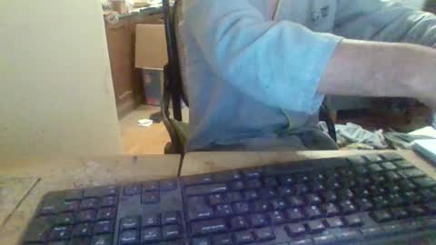 Snapshot of pup_y chatting on October 20, 12:00 am pup_y online show from October 20, 12:00 am