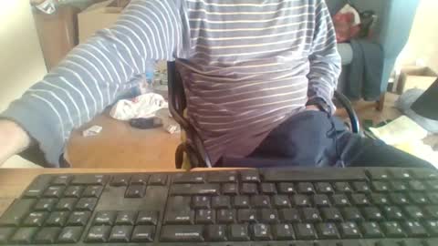 Snapshot of pup_y chatting on October 27, 9:46 am pup_y online show from October 27, 9:46 am