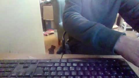 Snapshot of pup_y chatting on November 27, 6:32 pm pup_y online show from November 27, 6:32 pm