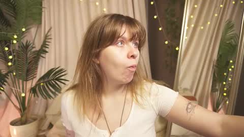 Snapshot of pure_dirt chatting on October 26, 6:08 am constant schedule Wednesday Friday Saturday Sunday The Rosemarie online show from October 26, 6:08 am