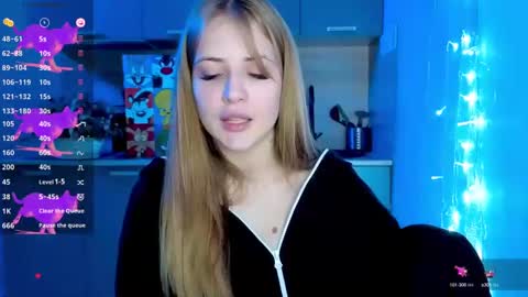 Alicia online show from March 10, 4:25 pm