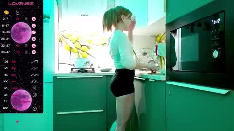 Alicia online show from December 15, 2:21 pm