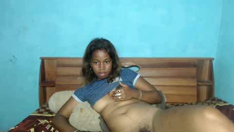 Snapshot of qeen_sexy chatting on February 20, 6:17 am queen sexy online show from February 20, 6:17 am