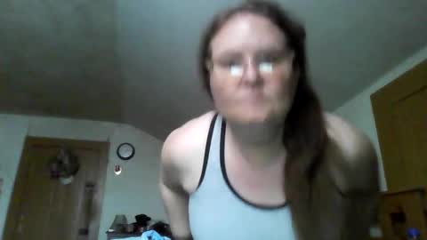 Snapshot of queen211869 chatting on December 13, 9:09 pm Queenjenny online show from December 13, 9:09 pm