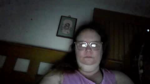 Snapshot of queen211869 chatting on December 15, 12:42 pm Queenjenny online show from December 15, 12:42 pm