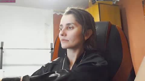 Snapshot of queen4565 chatting on March 5, 4:24 pm Lola online show from March 5, 4:24 pm