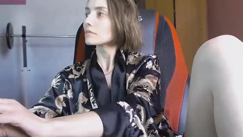 Lola online show from March 11, 11:01 am