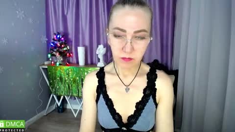 Snapshot of queen_a_n_i chatting on December 14, 12:55 pm A N I Ill be here on December 1st online show from December 14, 12:55 pm