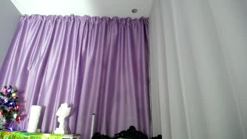 Snapshot of queen_a_n_i chatting on December 20, 11:32 am A N I Ill be here on December 1st online show from December 20, 11:32 am