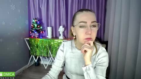 Snapshot of queen_a_n_i chatting on January 4, 9:10 am A N I Ill be here on December 1st online show from January 4, 9:10 am