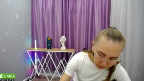 Snapshot of queen_a_n_i chatting on September 19, 1:45 pm A N I Ill be here on December 1st online show from September 19, 1:45 pm