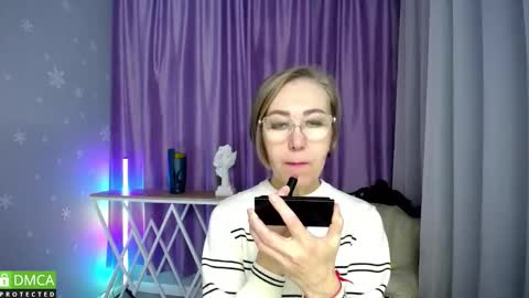 Snapshot of queen_a_n_i chatting on October 13, 11:43 am A N I Ill be here on December 1st online show from October 13, 11:43 am