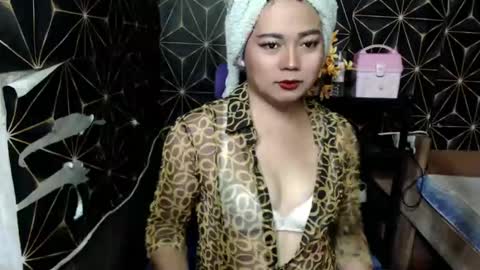 queen_ennah online show from January 9, 6:06 am