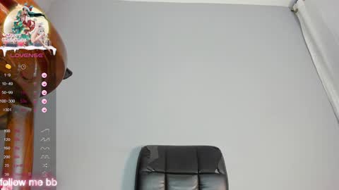 Snapshot of queen_natty chatting on December 22, 1:23 am Natty brow online show from December 22, 1:23 am