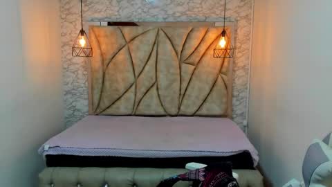   online show from January 8, 12:05 pm