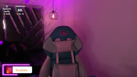   online show from October 4, 11:19 am