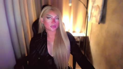 Snapshot of queenarthalia chatting on December 30, 2:08 pm ARTHA online show from December 30, 2:08 pm