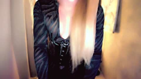 Snapshot of queenarthalia chatting on January 22, 7:13 pm ARTHA online show from January 22, 7:13 pm