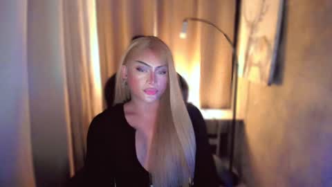 Snapshot of queenarthalia chatting on January 24, 9:26 pm ARTHA online show from January 24, 9:26 pm