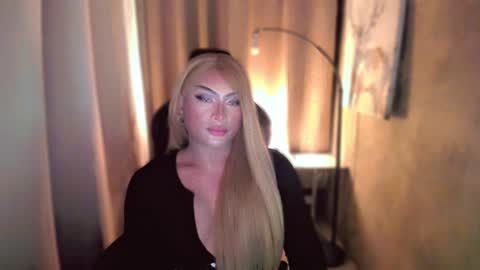 Snapshot of queenarthalia chatting on January 26, 9:51 am ARTHA online show from January 26, 9:51 am