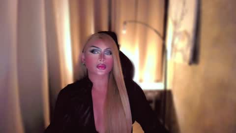 Snapshot of queenarthalia chatting on January 29, 5:56 pm ARTHA online show from January 29, 5:56 pm