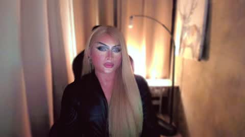 Snapshot of queenarthalia chatting on January 29, 10:11 pm ARTHA online show from January 29, 10:11 pm