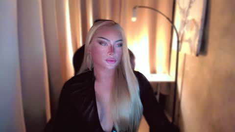 Snapshot of queenarthalia chatting on February 8, 7:05 pm ARTHA online show from February 8, 7:05 pm