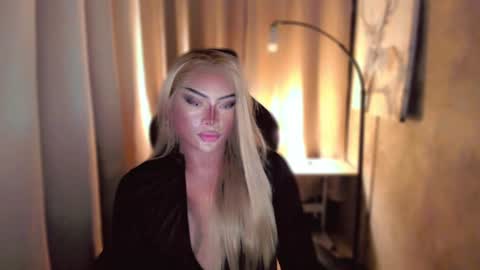 Snapshot of queenarthalia chatting on February 8, 10:08 pm ARTHA online show from February 8, 10:08 pm