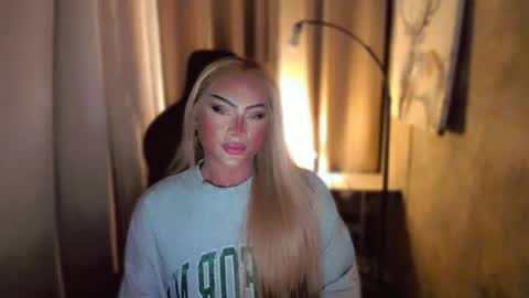 Snapshot of queenarthalia chatting on February 18, 6:37 pm ARTHA online show from February 18, 6:37 pm