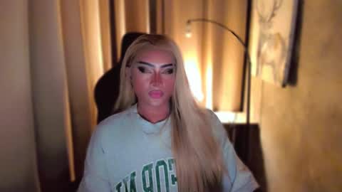 Snapshot of queenarthalia chatting on February 21, 9:45 am ARTHA online show from February 21, 9:45 am