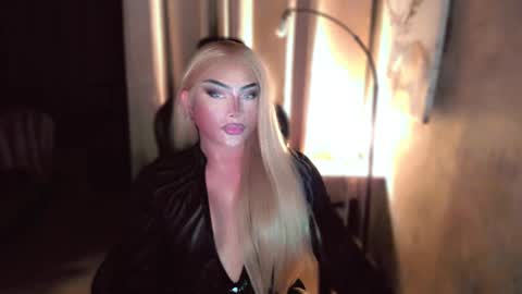 Snapshot of queenarthalia chatting on March 1, 6:46 am ARTHA online show from March 1, 6:46 am