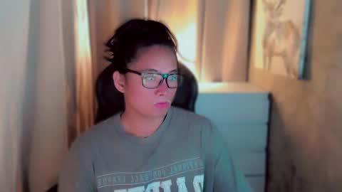 Snapshot of queenarthalia chatting on October 21, 3:02 pm ARTHA online show from October 21, 3:02 pm