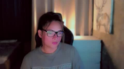 Snapshot of queenarthalia chatting on November 19, 6:57 am ARTHA online show from November 19, 6:57 am