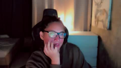 Snapshot of queenarthalia chatting on November 20, 7:57 pm ARTHA online show from November 20, 7:57 pm