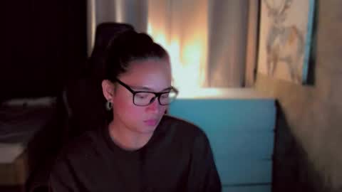 Snapshot of queenarthalia chatting on November 30, 8:02 pm ARTHA online show from November 30, 8:02 pm