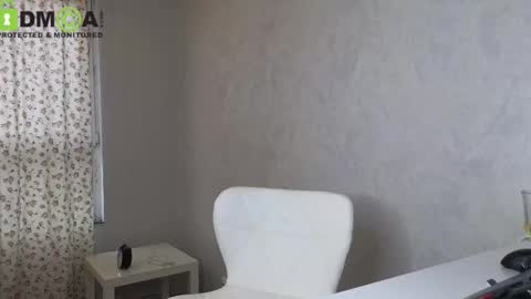 Snapshot of queenofwandss chatting on September 19, 12:39 pm follow my new insta online show from September 19, 12:39 pm