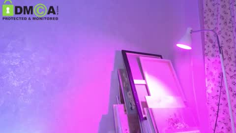 Snapshot of queenofwandss chatting on October 22, 3:12 pm follow my new insta online show from October 22, 3:12 pm