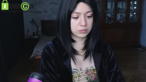 Snapshot of queenofwandss chatting on December 14, 11:04 am follow my new insta online show from December 14, 11:04 am