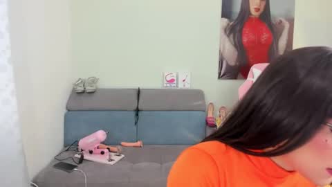 RAMONA ULLOA  online show from December 8, 8:25 pm