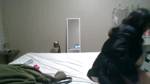 queensecrets online show from December 6, 7:32 am