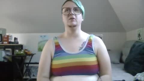 Snapshot of queerlyjaz chatting on September 11, 1:28 am queerlyjaz online show from September 11, 1:28 am