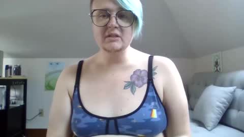 Snapshot of queerlyjaz chatting on October 4, 6:17 pm queerlyjaz online show from October 4, 6:17 pm