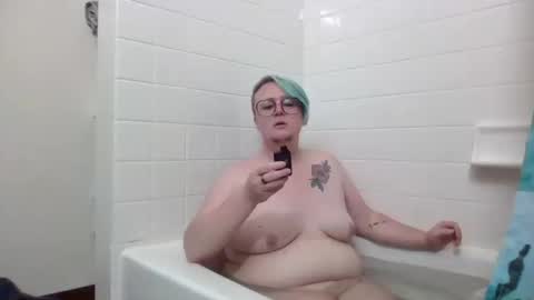 Snapshot of queerlyjaz chatting on October 11, 11:25 pm queerlyjaz online show from October 11, 11:25 pm